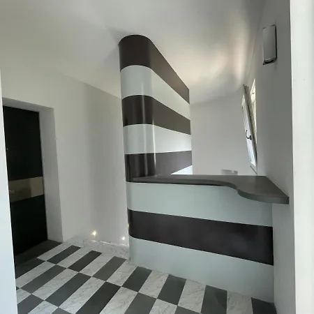 My Humble House - Elegante Con Patio Apartment